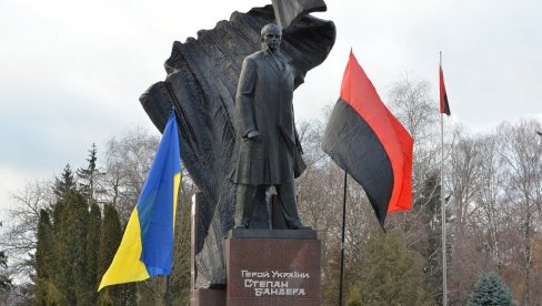 Кола незадрживо иду низбрдо за Кијев: И лидер пољске опозиције враћа орден