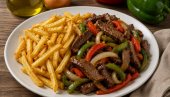 STEK SA PAPRIKOM I HRSKAVIM POMFRITOM: Brz i ukusan porodični ručak