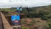 MARIJU (21) BACILI SA MOSTA U SMRT, PA POBEGLI: NJen verenik gledao kako pada sa visine od 40 metara, pa zanemeo (UZNEMIRUJUĆI VIDEO)