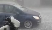 НЕВРЕМЕ ВЕЋ ПРАВИ ХАОС У СРБИЈИ: Улице под водом, град туче Војводину, а овај страшан облак хрли директно ка Београду (ФОТО/ВИДЕО)