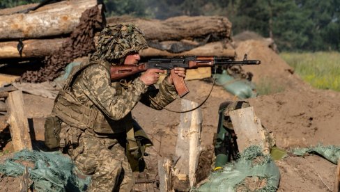 РУСКА МАШИНА НЕЗАУСТАВЉИВО МЕЉЕ: Украјинци ухваћени у клешта у Константиновки - Пресечена им и "рута смрти" (МАПА)