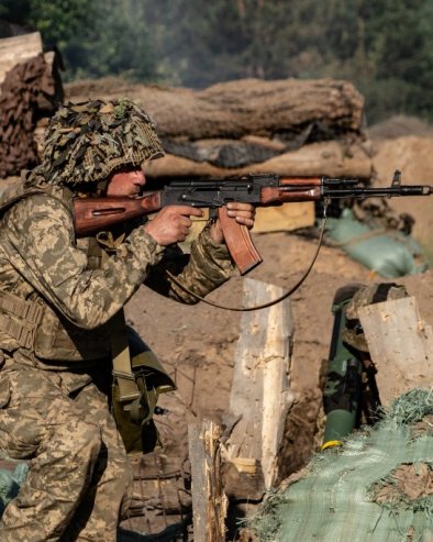 РЕГРУТ ЧИЈЕ ТЕЛО ЈЕДУ ЦРВИ ИСПОРЧЕН ПОРОДИЦИ, ПРОНАЂЕНО ЈОШ ТЕЛА: Украјина покренула истрагу против пука смрти, који убија своју децу