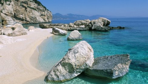 OD KRAĐE PESKA DO "VIZA" ZA PEŠKIRE: Mere protiv masovnog turizma izazvale bes