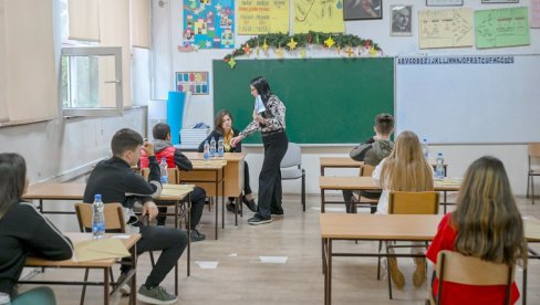 ЗАВРШЕН ПРВИ ДАН МАЛЕ МАТУРЕ: Ово су решења теста из српског језика (ФОТО)
