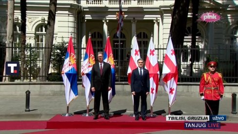 VUČIĆ U POSETI GRUZIJI: Svečani doček sa vojnim počastima za predsednika Srbije (VIDEO)