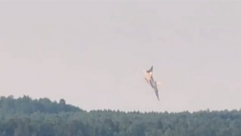 ПОГЛЕДАЈТЕ - Стравичан снимак пада руског бомбардера Ту-22М3 у Сибиру (ВИДЕО)