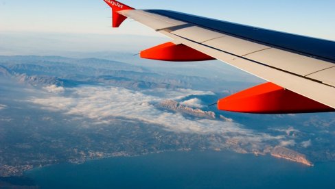 HAOS NA AERODROMU U NIRNBERGU: Izbila masovna tuča oko mesta u redu, 11 ljudi izbačeno iz aviona