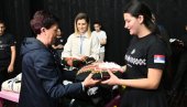 СВИЛАЈНАЦ  ДОНИРАО НАРОДНЕ НОШЊЕ: Поклон локалним културно-уметничким друштвима