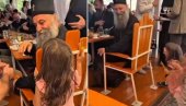 PUSTITE DECU DA DOLAZE K MENI I NE SPREČAVAJTE IH: Snimak patrijarha Porfirija sa detetom oduševio javnost (VIDEO)