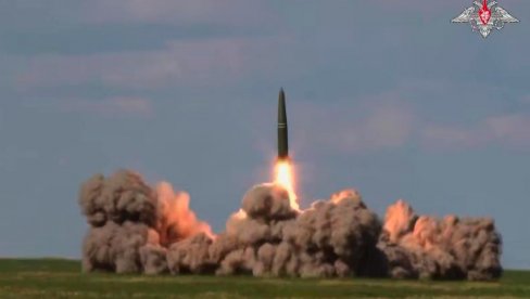 PET PUTA JAČA OD ISKANDERA! Kijev u panici: Kim šalje Putinu najrazorniju raketu na svetu, KN-30 spremna za front!