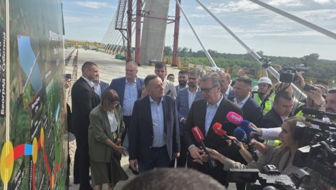 VUČIĆ NA SPAJANJU GLAVNE MOSTOVSKE KONSTRUKCIJE PREKO DUNAVA: Fruškogorski koridor završavamo do kraja 2028. godine (VIDEO)
