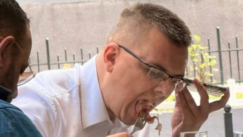 POLA ČOVEK, POLA KARTICA: Hibridni Parandilović