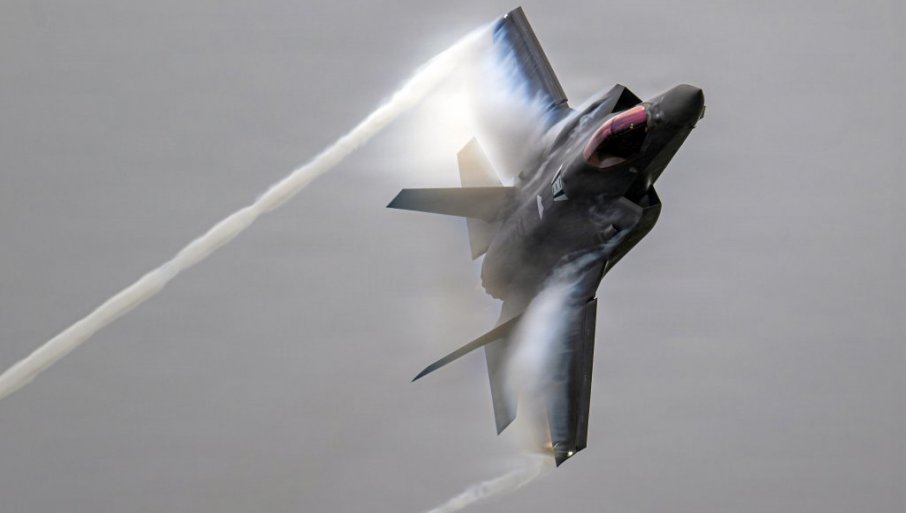 PUKLA BRUKA U SAD! Moćni marinci primorani da lete na „OSAKAĆENIM“ LOVCIMA: Razvoj propao, avioni F-35 stižu slepi! (VIDEO)