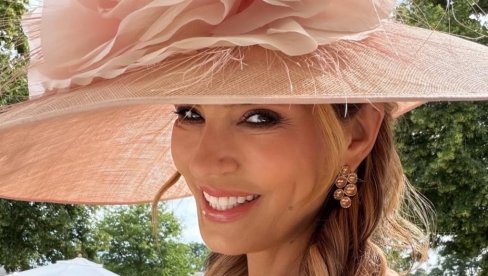 MARIJANA MATEUS ODUŠEVILA KRALJEVSKU PORODICU: Evo kako je doskočila strogom bontonu- samo ogrlicu platila 12.000 evra! (FOTO)