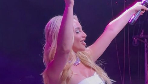 OMILJENA BIVŠA: Maja Berović iznenadila stajlignom u kaubojskim čizmama (FOTO)