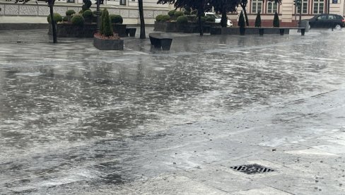 ПОТОП У ПРИЈЕПОЉУ: Јако невреме погодило град и околину