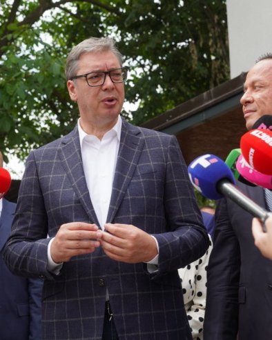 ОВАКО ТО РАДИ ДРЖАВНИК, ДОК ЛАЖОВИ ЛАЖУ: Како је председник Вучић дијалогом и храброшћу успео да му и демонстранти аплаудирају (ВИДЕО)