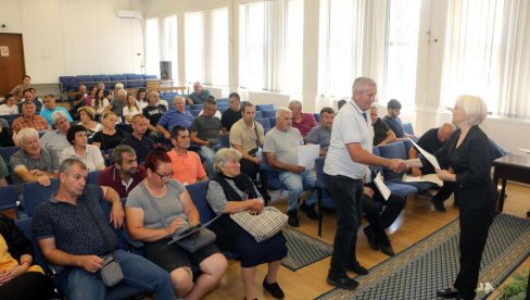 ЗА СУБВЕНЦИЈЕ ПОЉОПРИВРЕДНИЦИМА У СМЕДЕРЕВУ ОВЕ ГОДИНЕ 25 МИЛИОНА  ВИШЕ НЕГО 2025.: Данас уручено 109 нових уговора