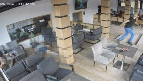 ЕКСКЛУЗИВНА ФОТОГРАФИЈА: Мртав Весковић, убица бежи - пуцао му у главу, а претходно се руковао са убијеним
