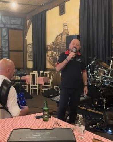 ЗВЕЗДА ЈУЖНОГ ВЕТРА: Миле Китић спреман у пуној форми (ФОТО)
