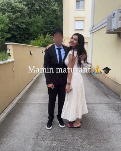 МАМИН МАТУРАНТ: Тања Савић испратила млађег сина Ђорђа на малу матуру (ФОТО)
