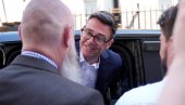 OVOG ČOVEKA DANI DELE OD TOGA DA POSTANE NOVI BRITANSKI PREMIJER: Spektakularno srušio Starmera, a drugi protivnik se povukao (FOTO)