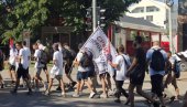 ВИЈОРИ СЕ СРБИЈА ПОБЕЂУЈЕ  НОВОСАДСКИМ УЛИЦАМА: Грађани кренули из Новог Сада пешке на скуп у Београду (ФОТО/ВИДЕО)