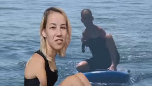 DEVOJKA SA KRILIMA UČI DA SURFUJE: Ponovo odušešvila svet svojom upornošću - Nezaustavljiva... (VIDEO)