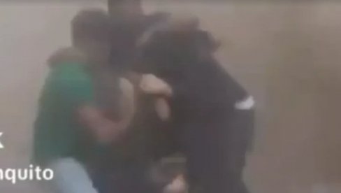 ЗАГРЉЕНИ НЕСТАЈУ ПОД ШУТОМ! Око њих се све руши у пар секунди, ово је најдраматичнији снимак из Венецуеле (ВИДЕО)