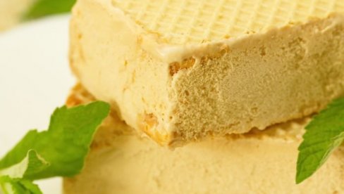 NAPRAVITE RUSKI SLADOLED OD SAMO TRI SASTOJKA: Ne zna se da li ga više vole odrasli ili deca (RECEPT)