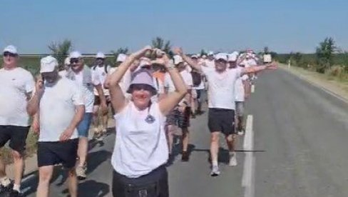 ВЕЛИЧАНСТВЕНЕ СЦЕНЕ УОЧИ СКУПА У БЕОГРАДУ: Реке људи пешаче ка престоници уз јасну поруку Србија побеђује (ФОТО/ВИДЕО)
