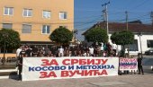 ВИОРЕ СЕ СРПСКЕ ТРОБОЈКЕ: Група Срба са КиМ кренула пут Краљева да подрже политику председника Вучића (ФОТО)