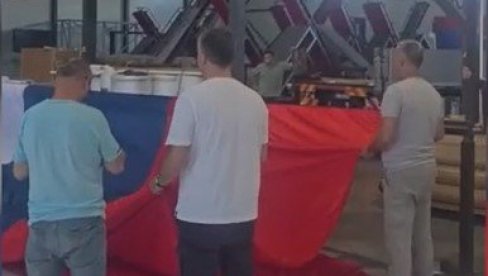 POSLEDNJE PRIPREME: Najveća srpska trobojka ikada pojaviće se na skupu „Srbija, jedna porodica“ (VIDEO)