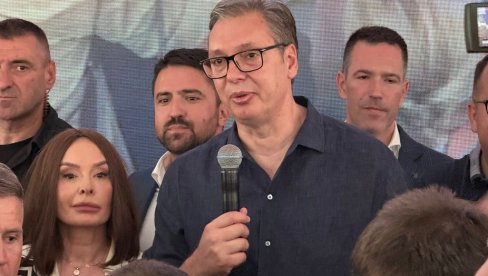ПЕВАЈ СРБИЈО, ЗЕМЉО ЈУНАКА Чаробан дочек Вучића у Опланићима, оре се песме Баје Малог Книнџе