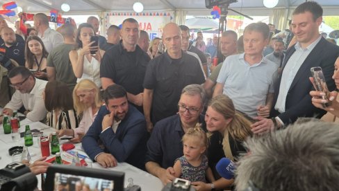 PROSLAVA VELIKOG USPEHA SRBIJE - OTVORENA DEONICA AUTOPUTA ADRANI-PRELJINA: Vučić u Oplanićima (FOTO/VIDEO)