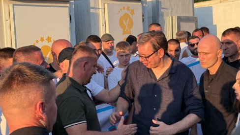 NE PRESTAJE ACO, SRBINE: Građani uz skandiranje ispraćaju Vučića iz Oplanića (VIDEO)