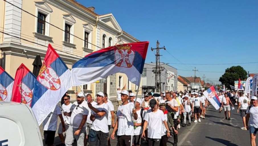 Uživo: Reke ljudi stižu u Beograd: Danas završavaju putovanje i priključuju se velikom skupu podrške predsedniku Vučiću (foto/video)