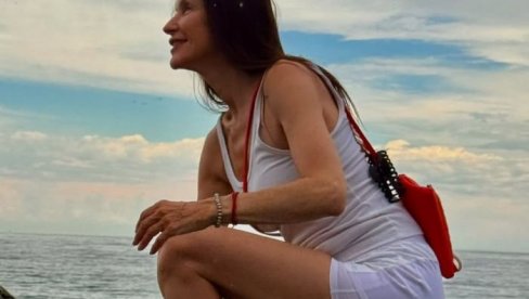 СНЕЖАНА ДАКИЋ ЈЕ ОСТАЛА ВЕРНА ЈЕДНОСТАВНИМ ПРИНЦИПИМА ЗДРАВОГ ЖИВОТА: На одмору открила формулу за савршену линију!