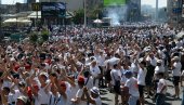 VELIČANSTVENI KORTEO! Desetak hiljada mladih stiže na skup Srbija jedna porodica, pogledajte moćne prizore (FOTO/VIDEO)