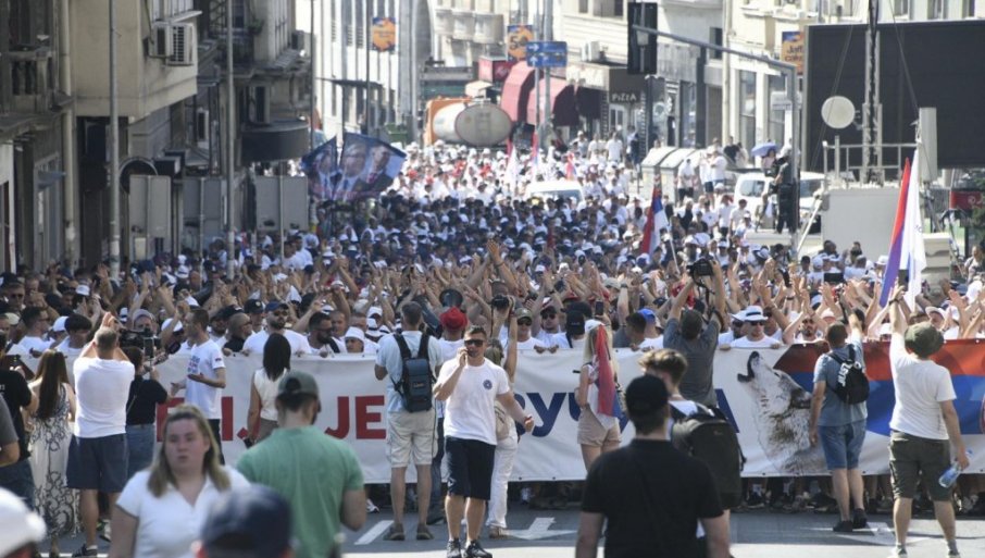 VELIČANSTVENI KORTEO! Desetak hiljada mladih stiže na skup "Srbija jedna porodica", pogledajte moćne prizore (FOTO/VIDEO)