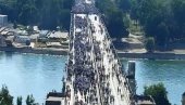 НЕВЕРОВАТНИ ПРИЗОРИ, КОЛОНЕ НЕПРЕГЛЕДНЕ: Велики број грађана пристиже на скуп испред Дома Народне скупштине (ФОТО)