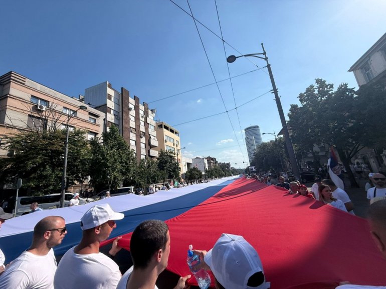 (Uživo) Veliki skup Srbija jedna porodica: Reke ljudi slile se u Beograd – dva sata pred početak skupa masa naroda (foto/video)
