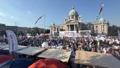 ПОГЛЕДАЈТЕ СНИМАК ИЗ ВАЗДУХА: Овако изгледа атмосфера на скупу Србија једна породица (ВИДЕО)