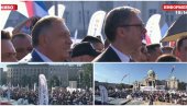 (UŽIVO) VUČIĆ STIGAO NA SKUP SRBIJA JEDNA PORODICA: Reke ljudi slile se u Beograd (FOTO/VIDEO)