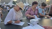 SRBIJA JEDNA PORODICA: Građani popunjavaju listiće sa temama koje ih najviše interesuju