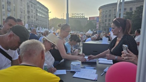 СРБИЈА ЈЕДНА ПОРОДИЦА: Грађани попуњавају листиће са темама које их највише интересују