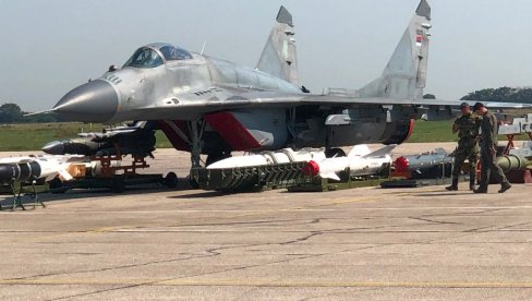 MOĆNA ARMIJA BATAJNICI: Vučić na prikazu novih sredstava Vojske Srbije (FOTO/VIDEO)