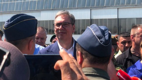 U MARTU KREĆE VEOMA KRATKO SLUŽENJE VOJNOG ROKA Vučić istakao koliko je Vojska Srbije snažna, ali da će biti još jača