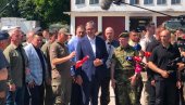 СНАГА НАШЕ АРМИЈЕ: Вучић посматра моћ Војске Србије на Пасуљанским ливадама (ВИДЕО)