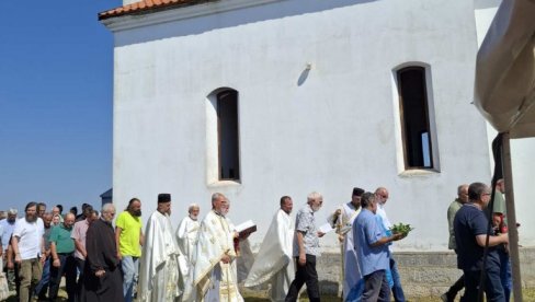 СВЕТИЊА ПОСВЕЋЕНА КНЕЗУ ЛАЗАРУ: Слава храма у Стапарима код Ваљева